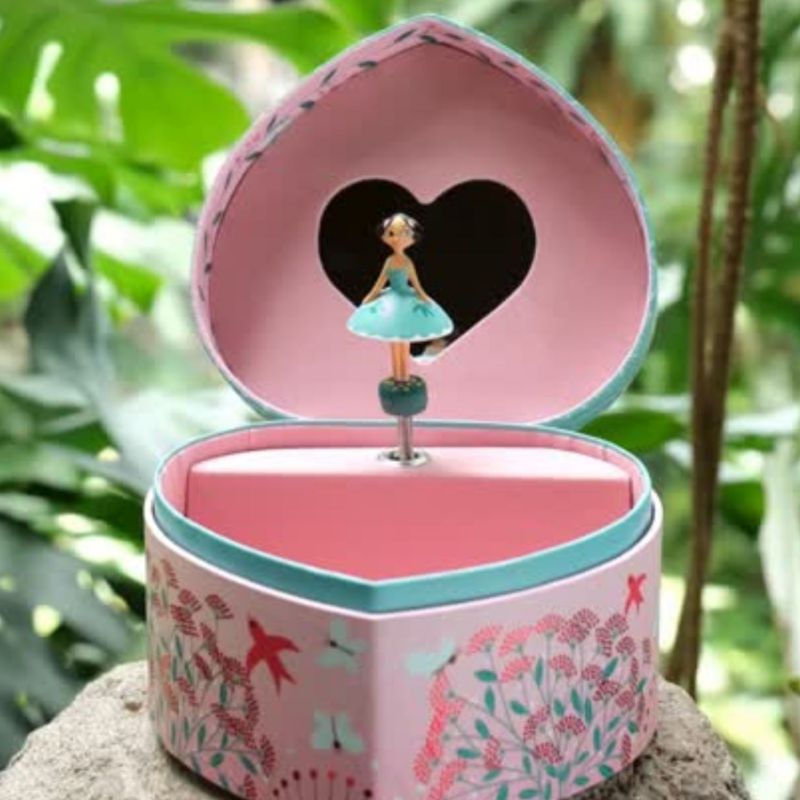 Image d'ambiance de présentation du produit Boîte à bijoux Mélodie du printemps - Djeco